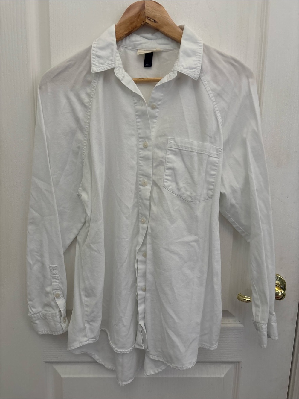 Universal Thread Womans S Classic White Button-Down Shirt